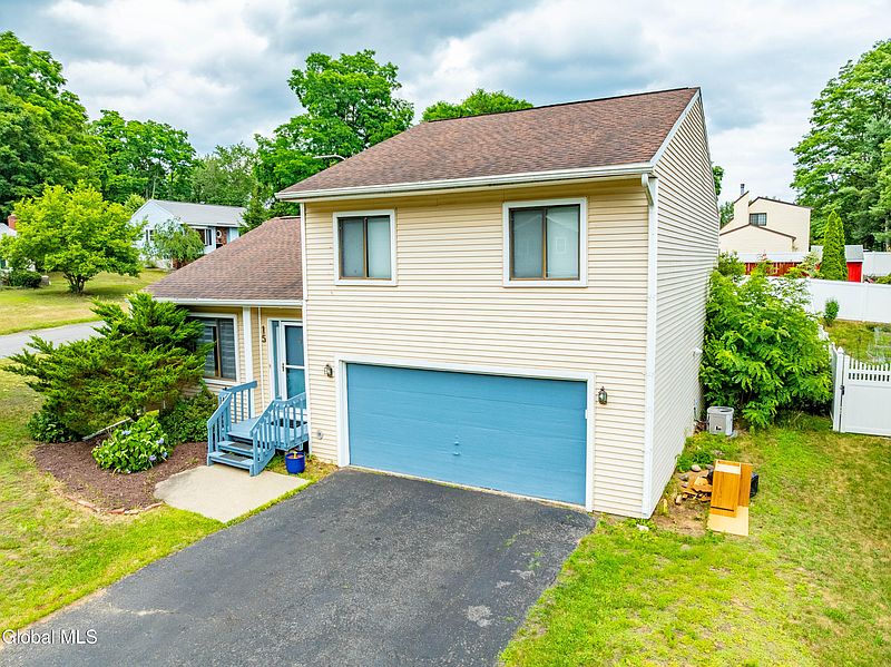 4th image of 15 W Meadow Drive
