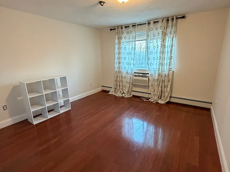 215 Winter St — Photo 3
