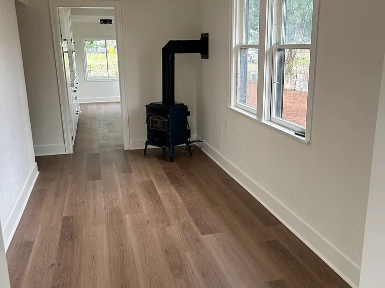 548 N Locust St — Photo 8
