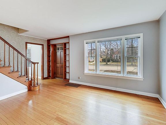 3rd image of 7738 W Rascher Ave