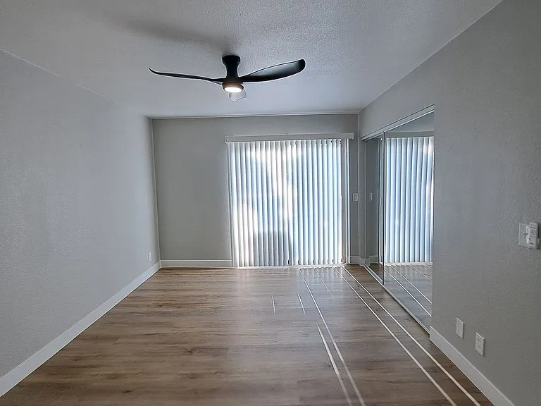 Room w/ large mirror slide, modern fan and lighting