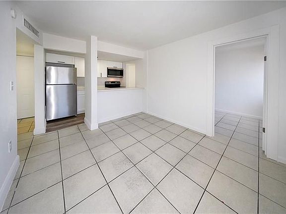 5th image of 1000 NW 95th Ter APT 201