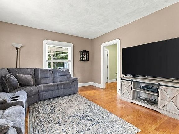 5th image of 11 Sweetser Ave