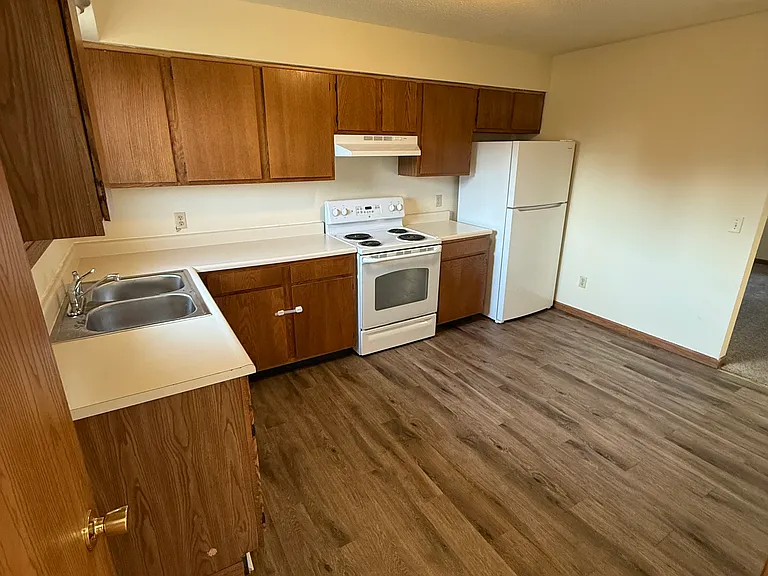 8813 Sams Dr — Photo 5