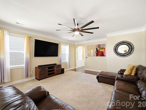 4th image of 423 Knothole Ln
