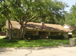 509 Country Green Ln, Arlington, TX 76011