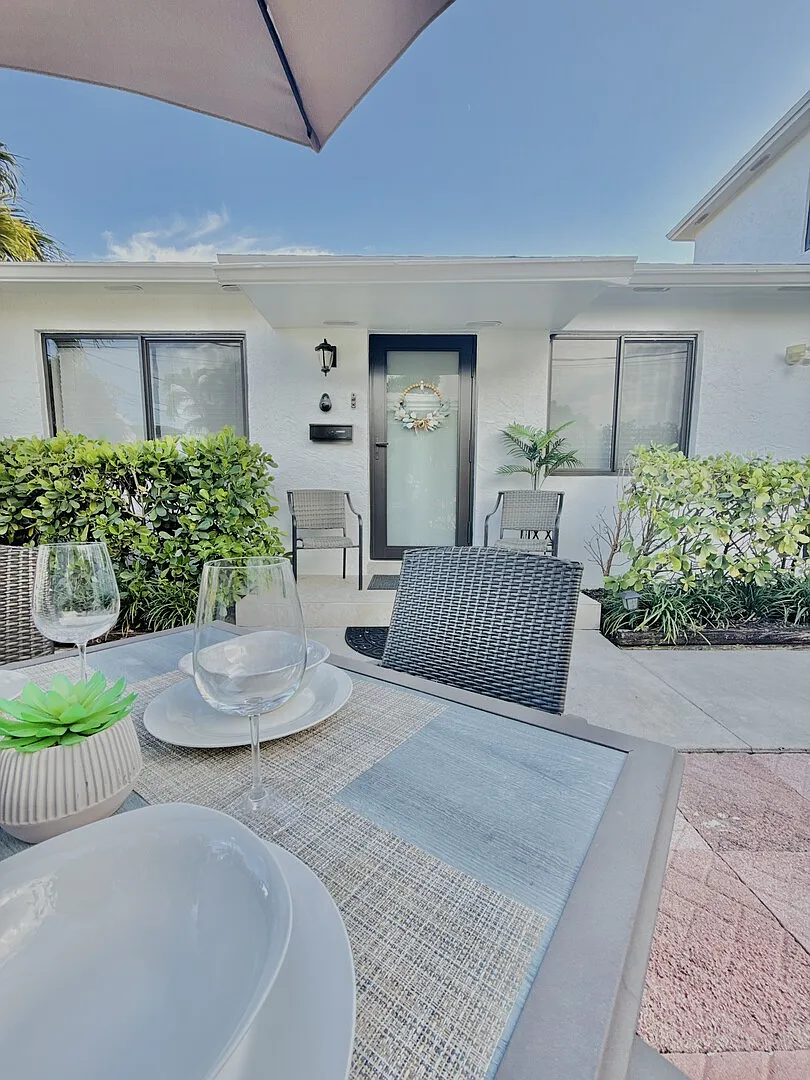 Stylish Stay Close to UM & City Vibes — Photo 2