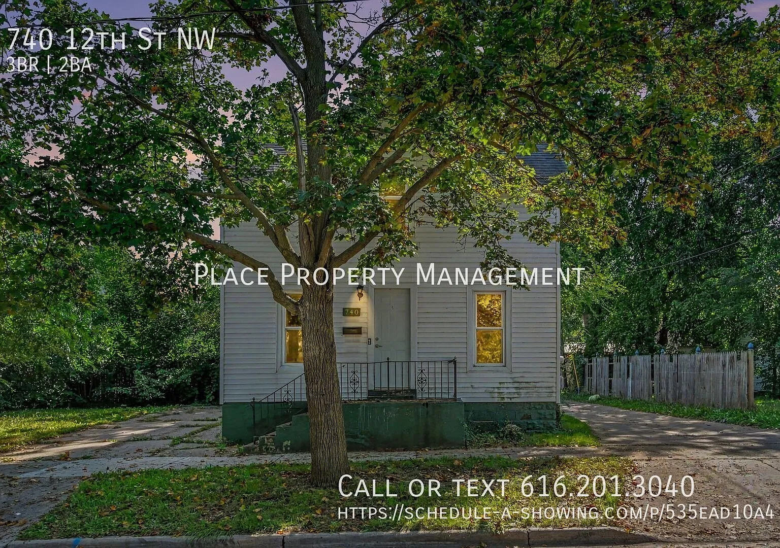 740 12th NW - 3 bedroom 1.5 bathroom! — Photo 2