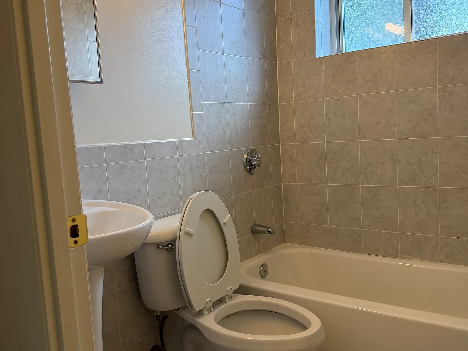 2 bed, 700 sqft, $2,400 — Photo 4