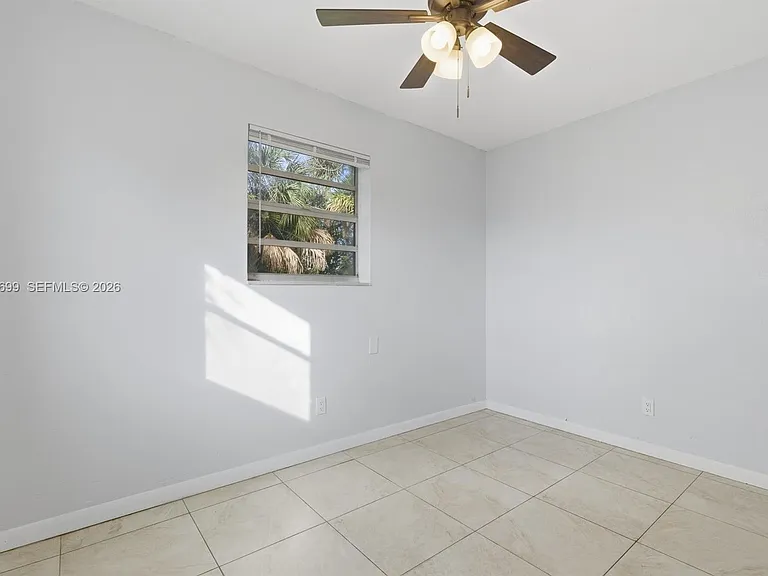 533 NW 15th Way — Photo 8