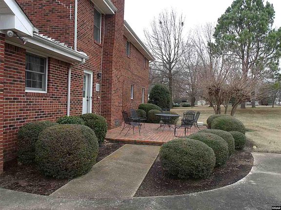 3rd image of 2204 Pleasant Valley Ave