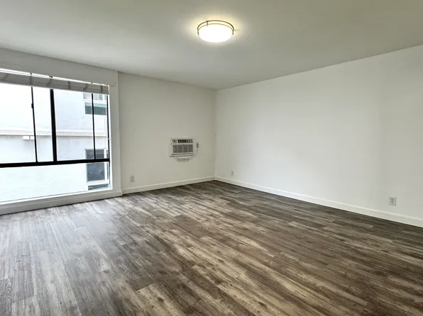 Hollywood Landmark, 7044 Hawthorn Ave APT 207, Los Angeles, CA 90028