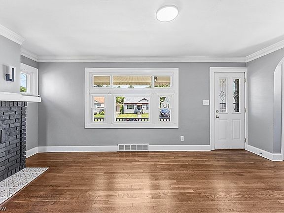 4th image of 3790 W 116th St