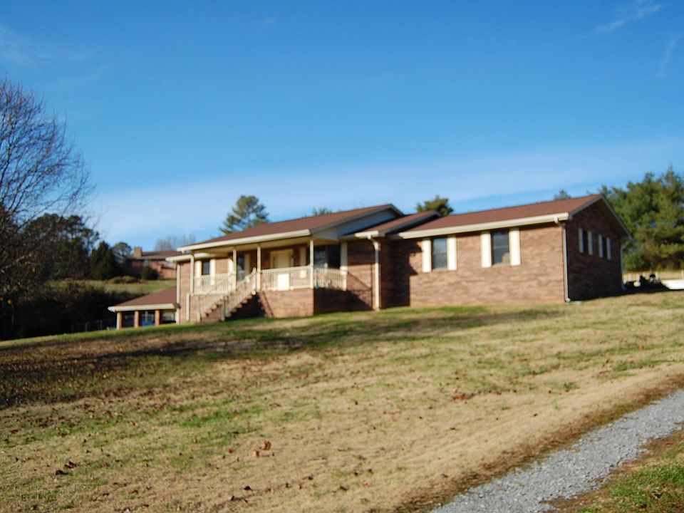 2.77 acres 3 bed/3 bath