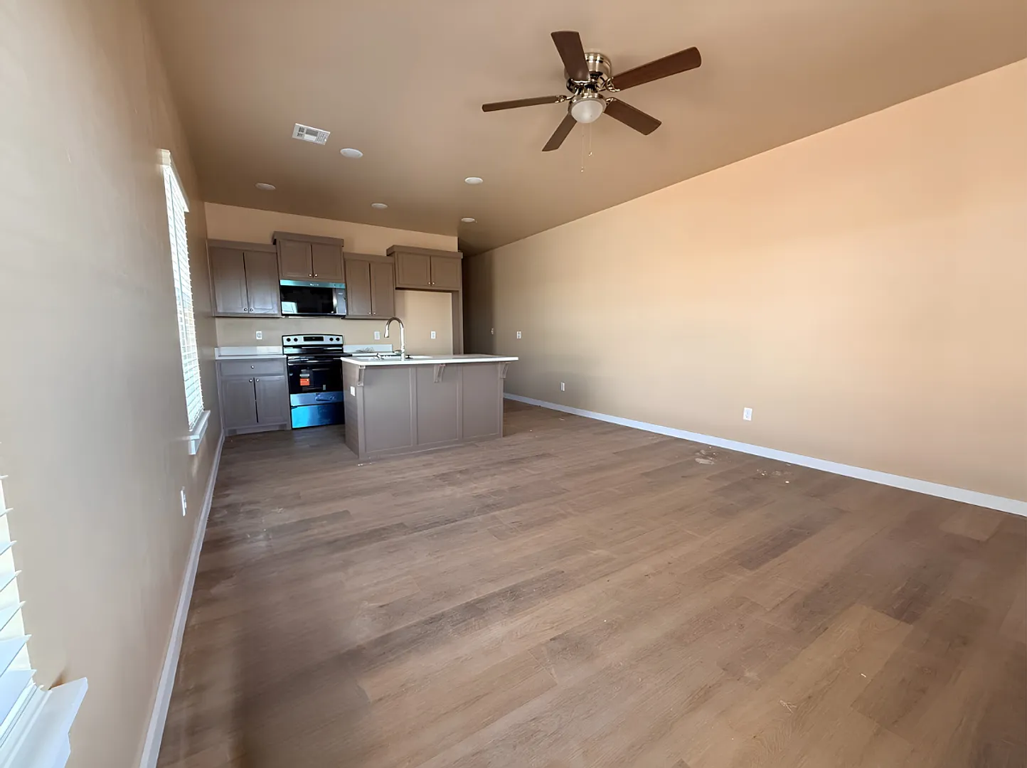 Modern 2-Bedroom Duplex Unit | Stylish Design & Prime Location — Photo 3