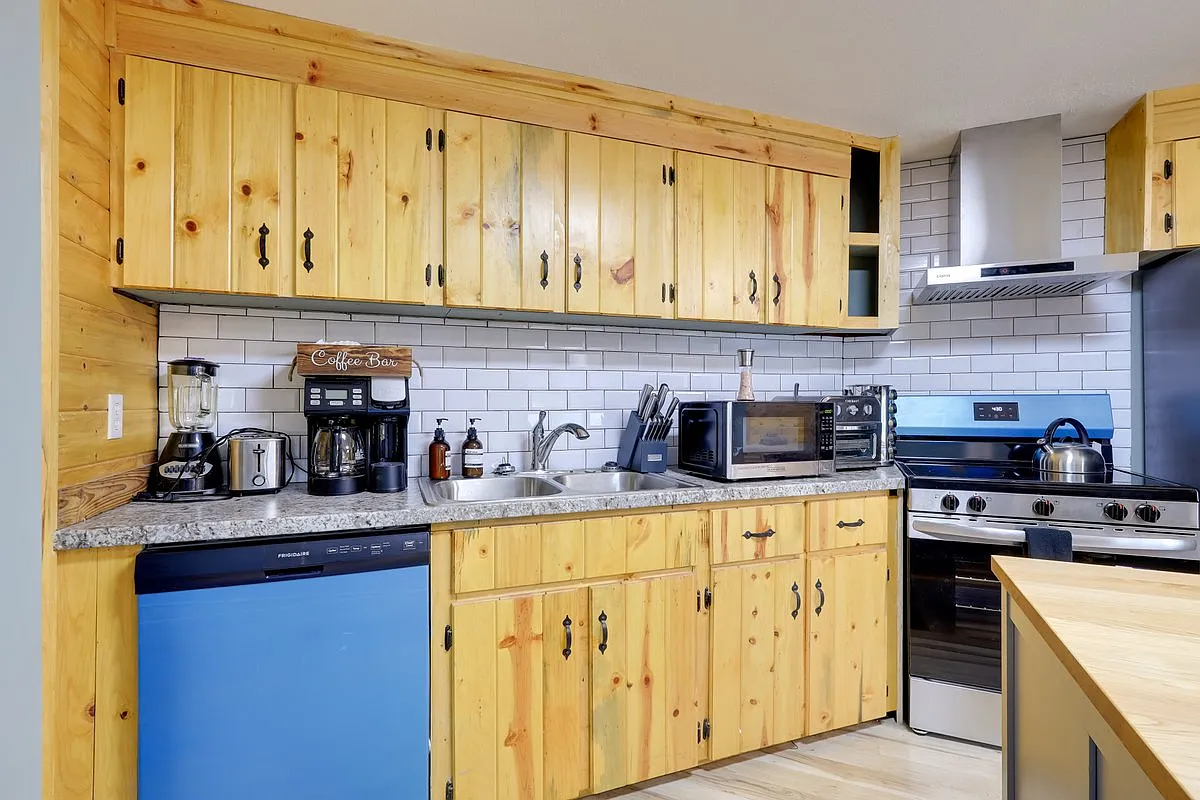 1 bed, 900 sqft, $1,500 — Photo 4
