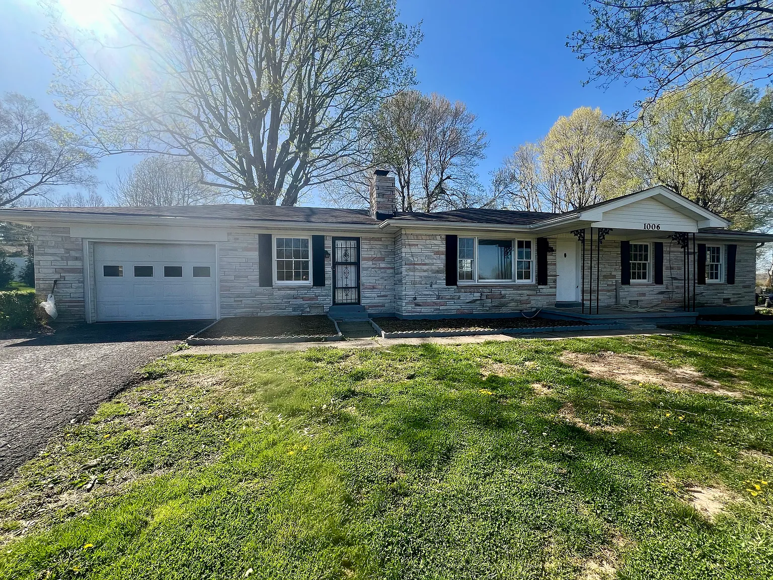 4 bed, 1700 sqft, $1,950 — Photo 1