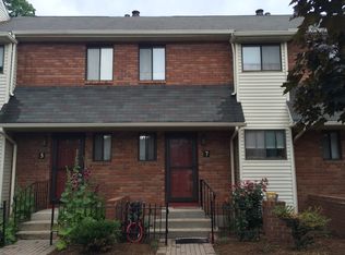7 Kingsley Ct, West Hartford, CT 06110