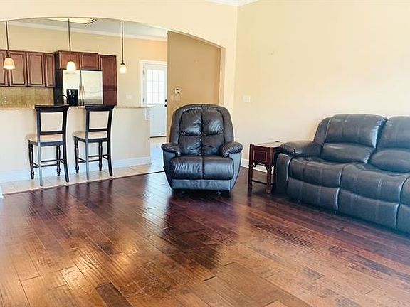 3rd image of 5114 Venecia Dr