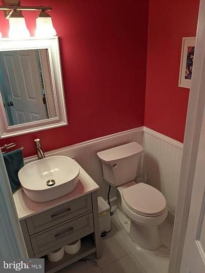 2nd image of 405 Robin Hill Cir