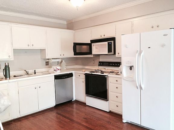 3rd image of 1150 E Rolling Hills Dr