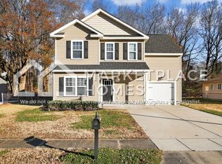 1337 King Arthur Dr, Chesapeake, VA 23323