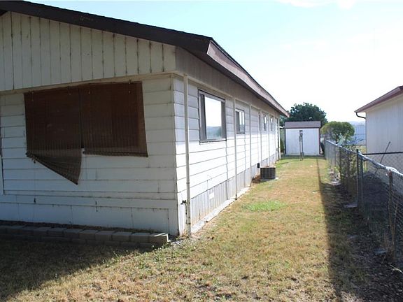 2nd image of 825 Arlington Dr