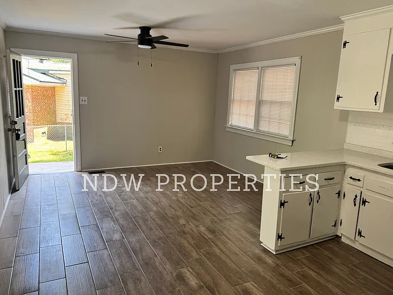 1604 Barnes St — Photo 6