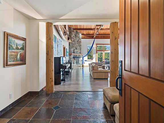 3rd image of 13537 Fielding Rd