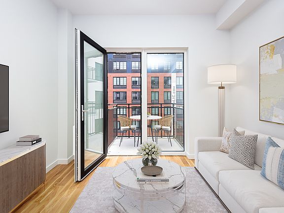 4th image of 45-57 Davis St #719