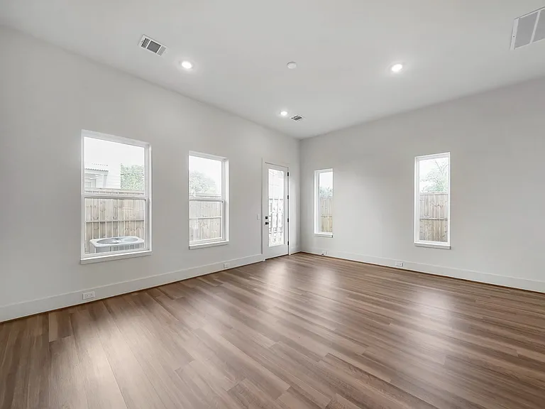 881 Rachel St #C — Photo 8