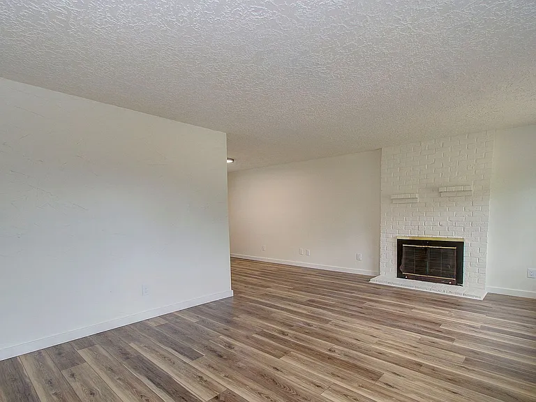 14317 SE 14th St — Photo 15