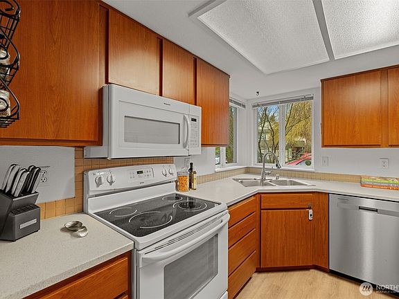 5th image of 18429 20th Drive SE