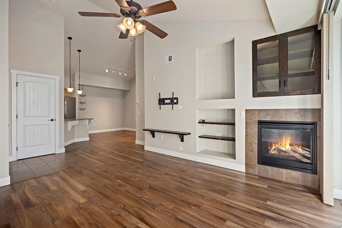 Building Photo - 2445 Windrow Dr #C303