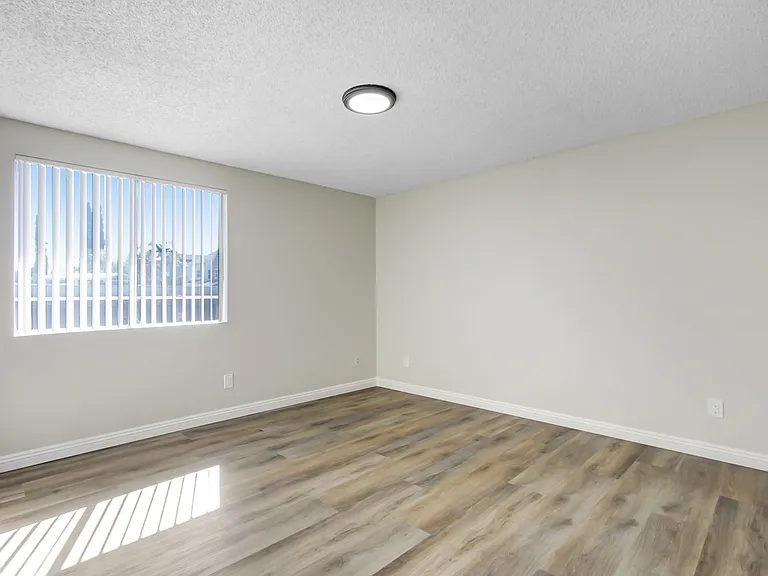 1746 S Sunflower Ave. — Photo 8
