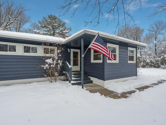 325 Church Hill Rd, Somerset, WI 54025