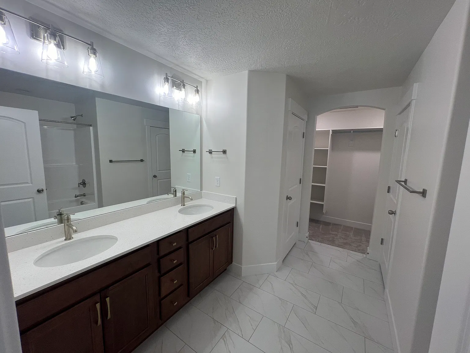 4 bed, 2.5 bath, 1688 sqft, $850 — Photo 4
