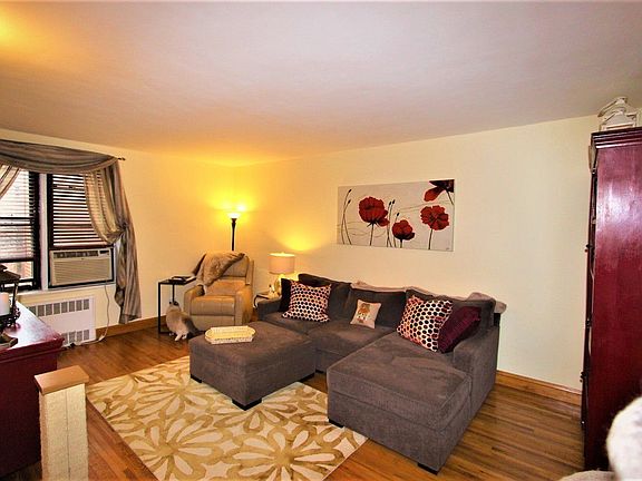 3rd image of 2209 Knapp St #4J