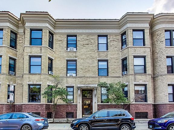2nd image of 747 W Wellington Ave #3