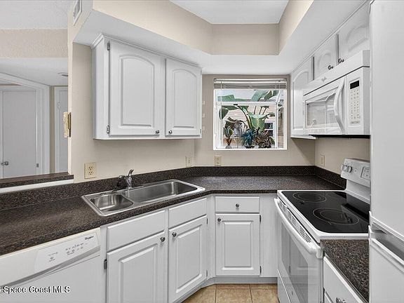 5th image of 650 Island Club Ct APT 142