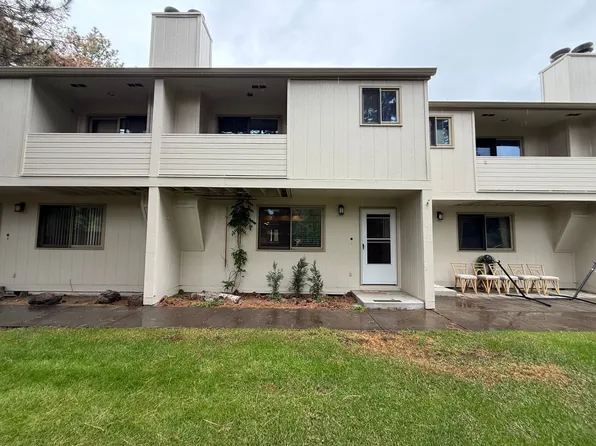 1050 NE Butler Market Rd, Bend, OR