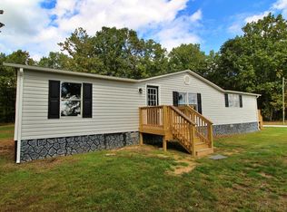 12 Honeysuckle Ln, Brookneal, VA 24528