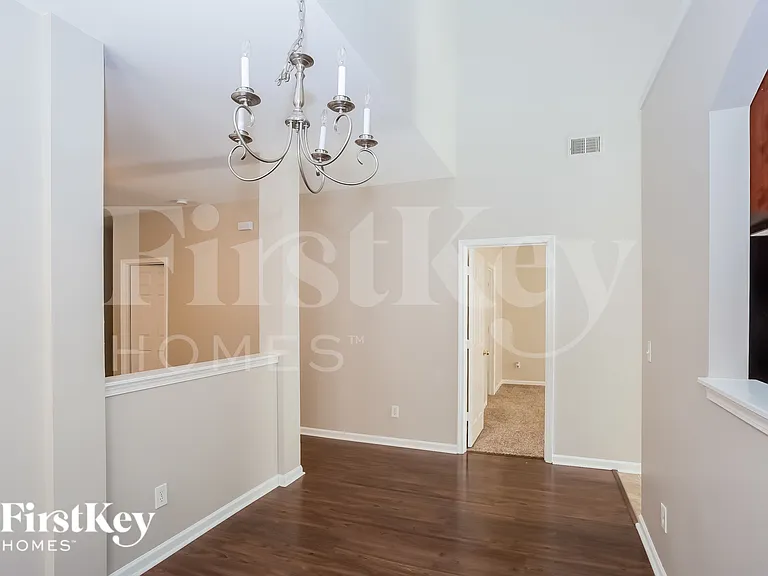 4915 Abercromby St — Photo 7