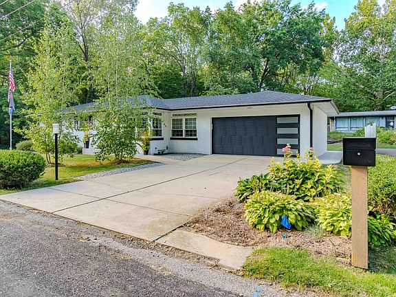 2nd image of 303 E Lyndale Rd