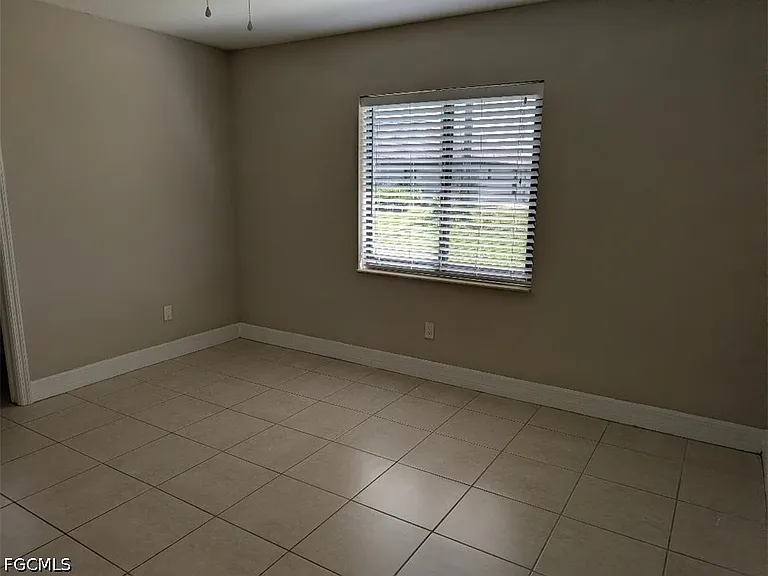 4409 SW 8th Ct — Photo 6