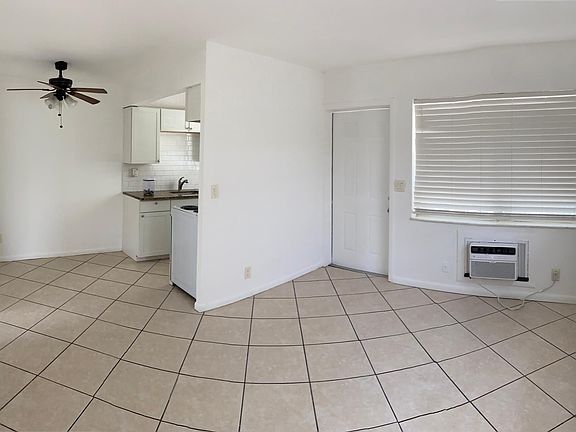 2nd image of 616 Lucerne Ave APT 9