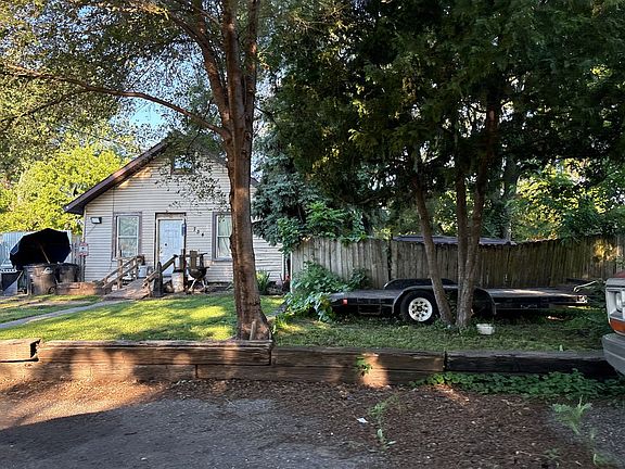 2nd image of 734 SE 25th St