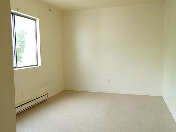 4th image of 110 Griffiths St APT 10