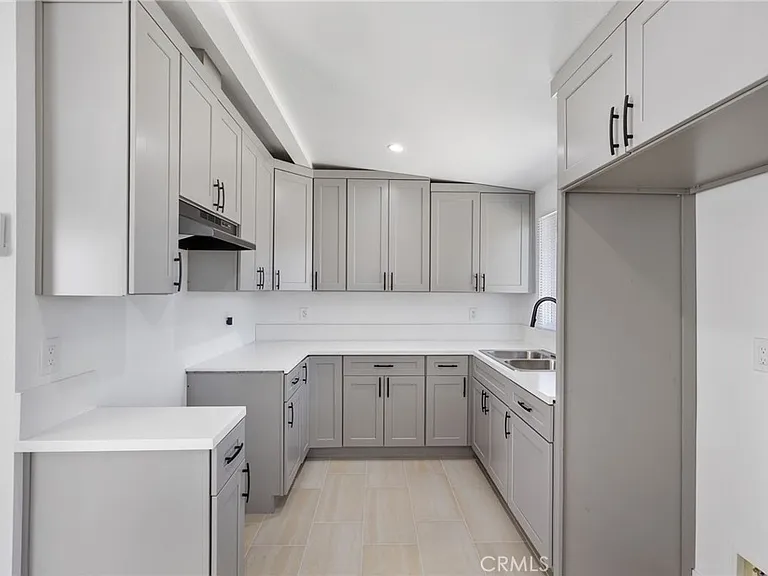 709 W Avenue H12 — Photo 8