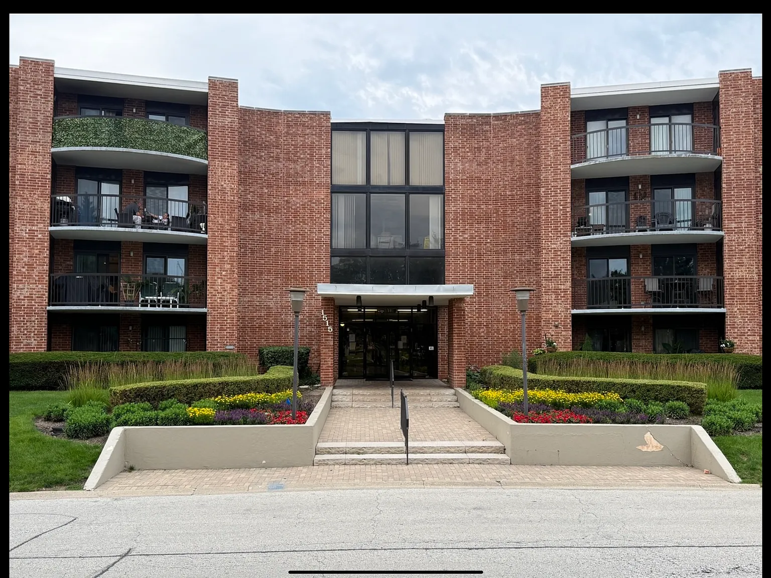 3 bed, 1550 sqft, $2,800 — Photo 1